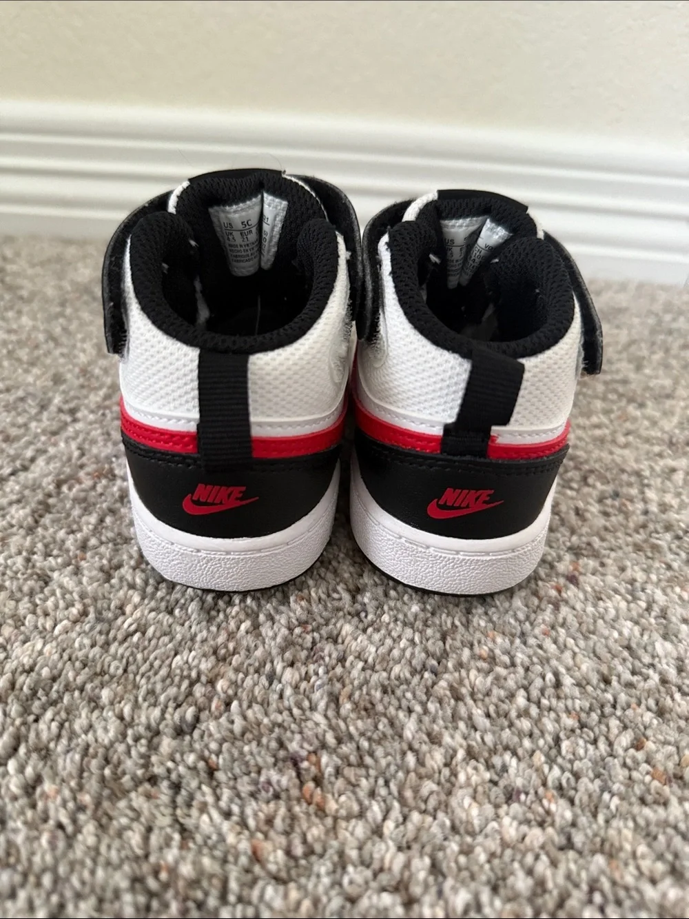 Nike Toddler Court Borough Mid 2 white/black/red size 5C